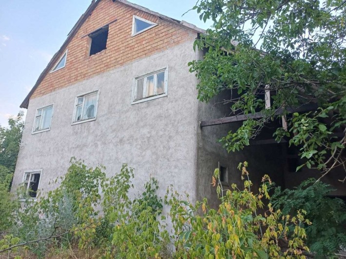 Продам 3 этажный дом 305 кв м в Обуховке, участок 30 соток - фото 1