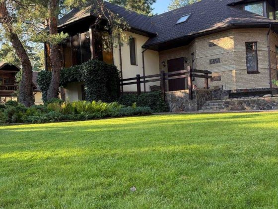 Продам дом в Обуховке, сосновый лес, участок 20 соток