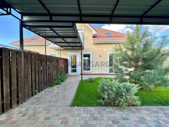 Продам современный 2-х эт. дом-дуплекс 105 м2 в Новоалександровке