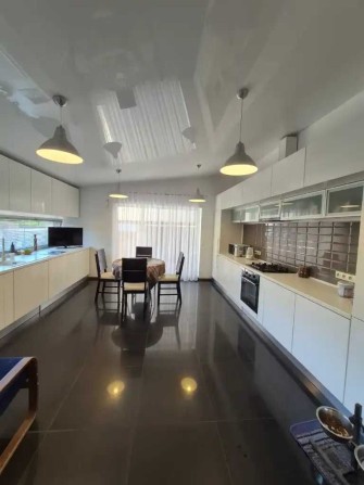 Продам 5 комнатный дом в Новоалександровке. Бассейн, сауна - фото 1