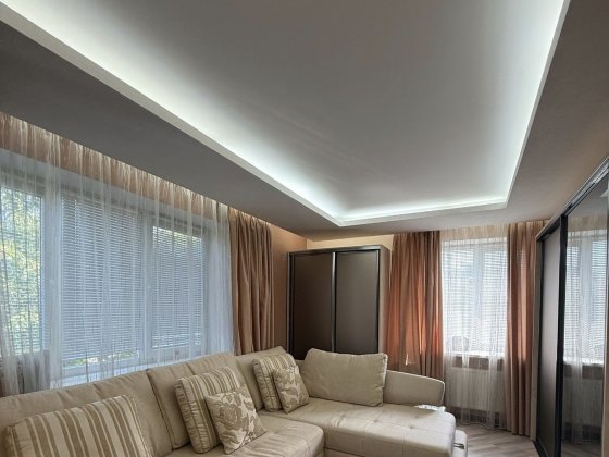 Продам дом с бассейном Новоалександровка