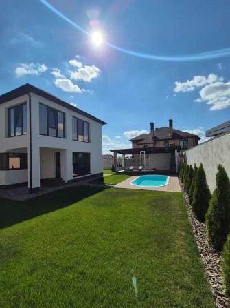 Продам новый дом в Новоалександровке, ул. Крайняя - фото 1