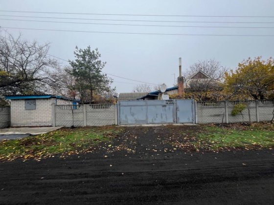 Продам дом от собственника с большой территорией и огородом Тернівка
