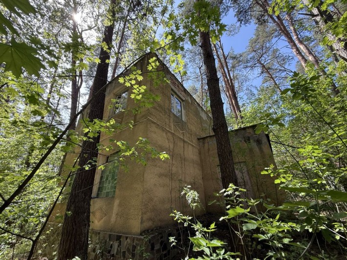 Будинок з банею та басейном в мальовничому місті - фото 1