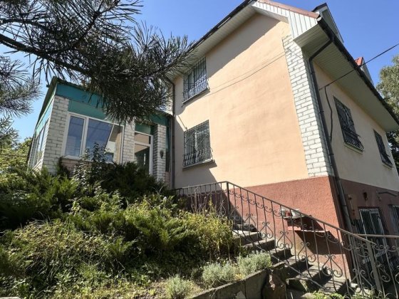 Продається капітальний будинок в Зарічанах з ділянкою та зручностями Заречаны