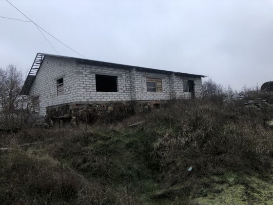 Недострой у реки Хорошів