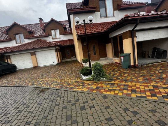 Продається сучасний котедж в м. Тячів Тячев