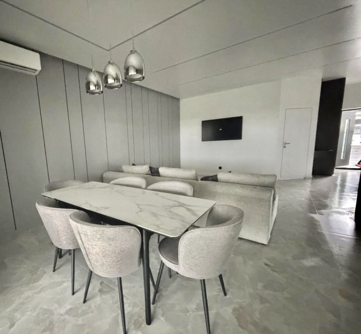 Продаж котеджу з ремонтом - фото 1