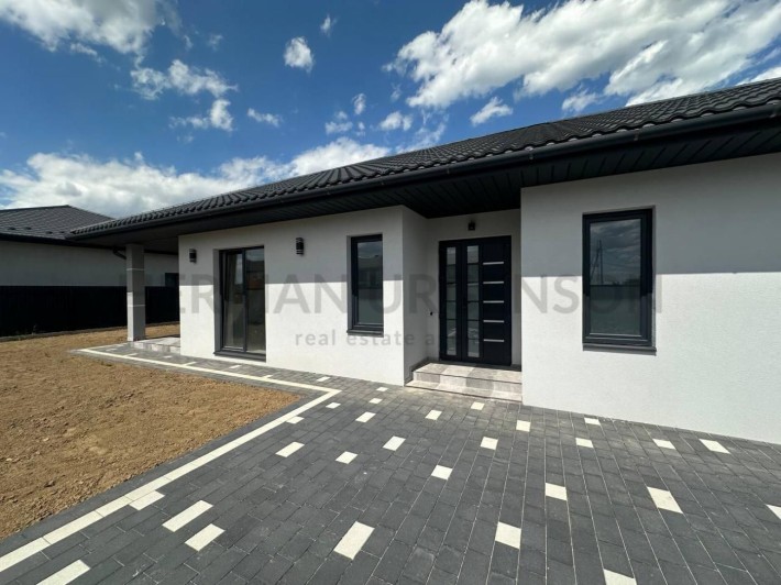 Продаж будинку 156 м.кв / 5 соток / Сторожниця - фото 1