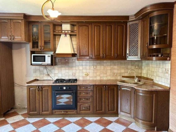 Готовий особняк з ремонтом біля ТРЦ Metro Вовчинець