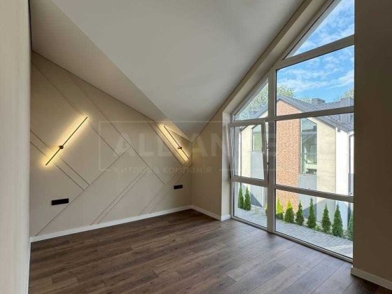 Продам таунхаус з якісним ремонтом Угорники