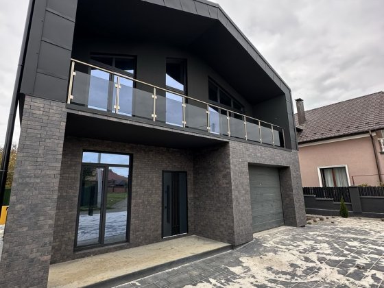 Продаж нового будинку у стилі barnhouse Угорники