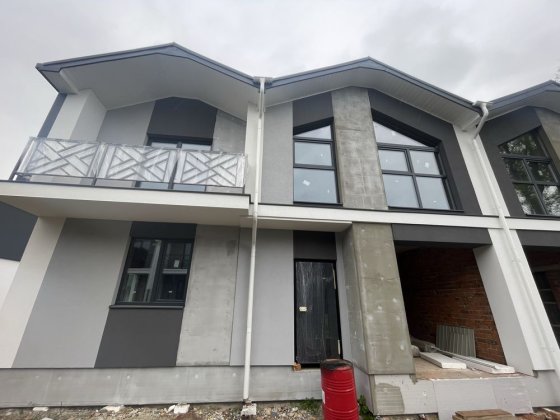 Вигідна пропозиція! Дуплекс готовий до ремонту Угорники