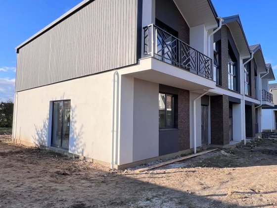 Збудований дуплекс с.Угорники,143 м.кв,3+ сотки землі Угорники