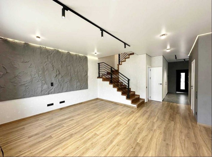 Продаж Будинок/Таунхаус 120 м2 з Сучасним ремонтом і власним подвір'ям - фото 1