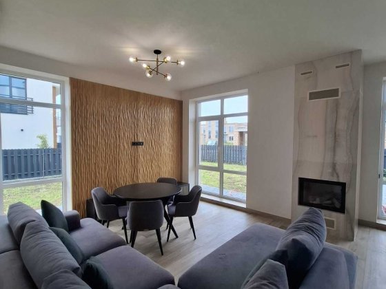 Продам таунхаус преміум-класу з ремонтом. Біля річки!!! Вовчинець