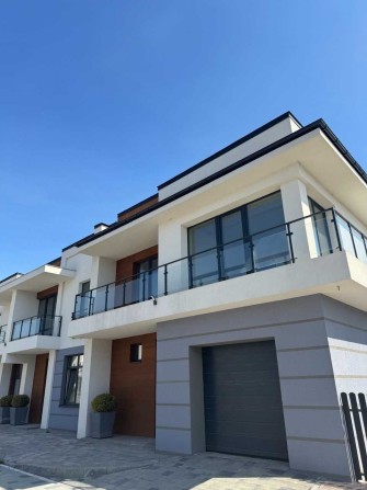 Продається Дуплекс готовий до ремонту з гаражем та бічною ділянкою - фото 1