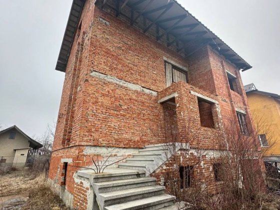 Продам будинок із земельною ділянкою біля Франківська, Угринів Угринов