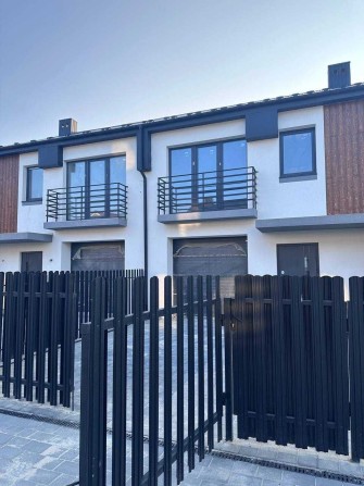 Зданий таун в с. Вовчинець - фото 1