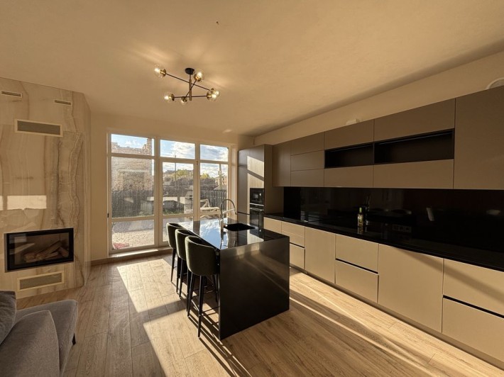 Продається КУТОВИЙ таунхаус з дизайнерським ремонтом - фото 1