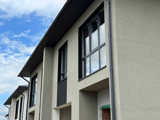 Квадрохаус з власним подвір’ям поруч з МІСЬКИМ ОЗЕРОМ! Криховцы