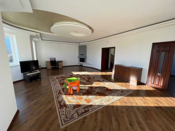 Новий особняк з ремонтом .Готовий до заїзду, в місті район Крихівців Криховцы