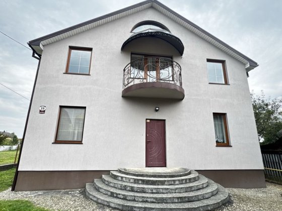 Продаж великого приватного будинку в передмісті, с.Крихівці Криховцы