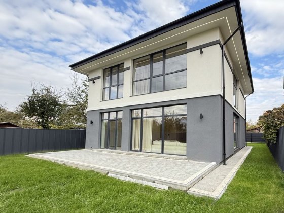 Продам сучасний будинок у передмісті. Ніхто не проживав Криховцы