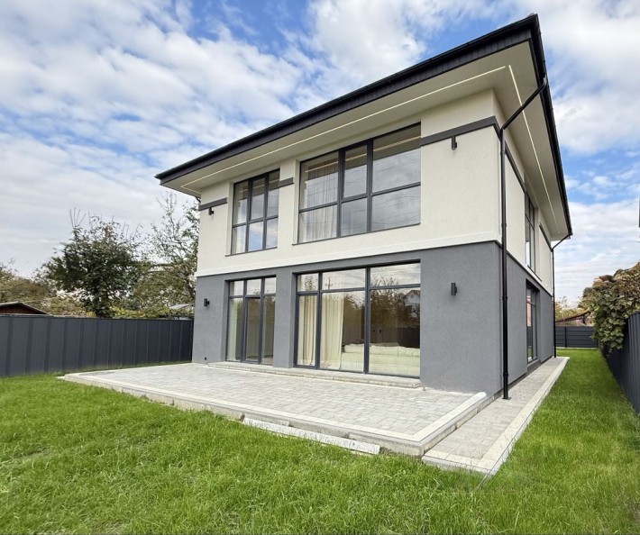 Продам сучасний будинок у передмісті. Ніхто не проживав - фото 1