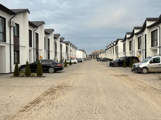 Таунхаус у Крихівцях. Зданий будинок з комунікаціями на вул. Бузьковій Криховцы