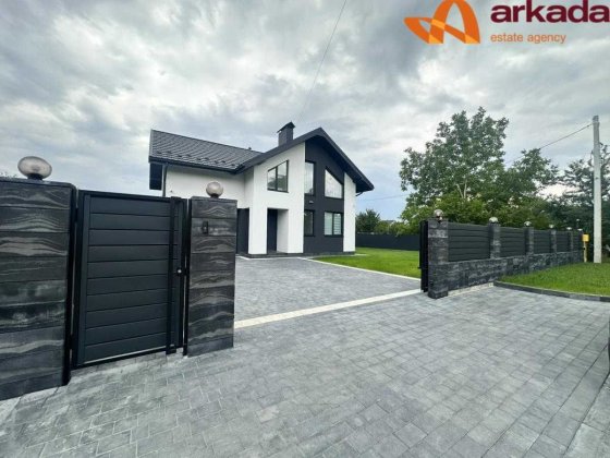 Продам готовий будинок з ремонтом в Крихівцях. До центру 7 хвилин. Крихівці