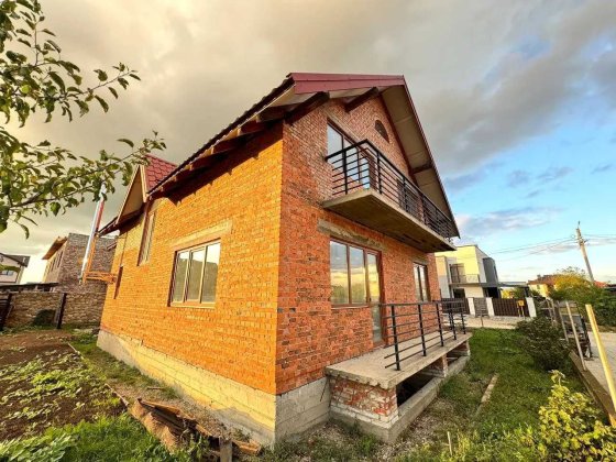 Продаж Будинка 205м2 7сот землі з частковим ремонтом в Крихівцях Крихівці