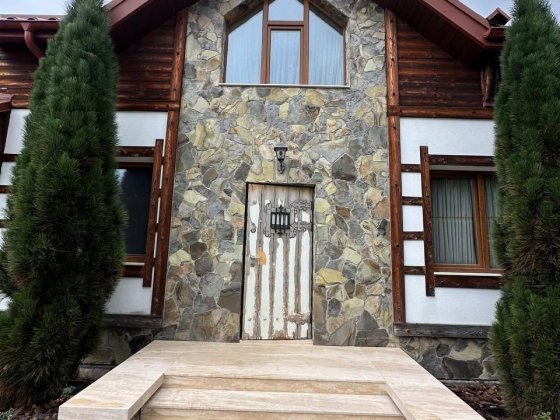 Елітний будинок/ Івано-Франківськ/ Біля Озера/ З Гостьовим Будинком та Крихівці