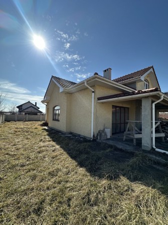 Продам особняк площею 210м2 та 10 соток землі - фото 1