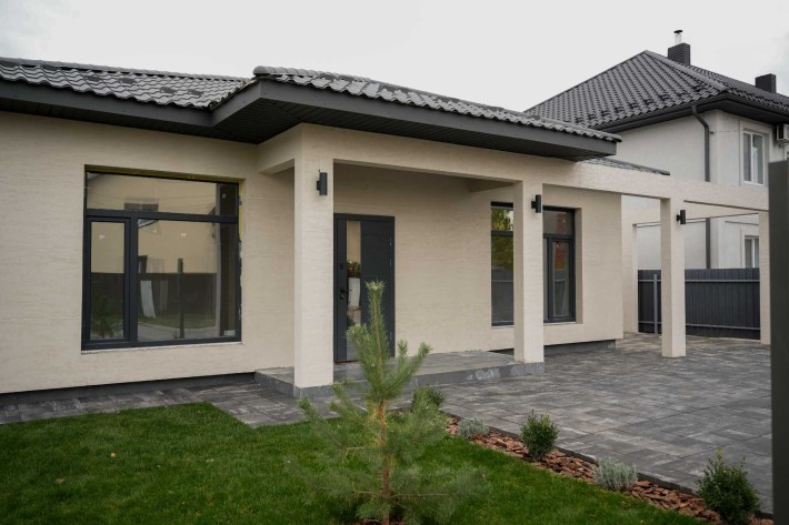 Будинок з розведеною електрикою, сантехнікою та стінами під покраску. - фото 1