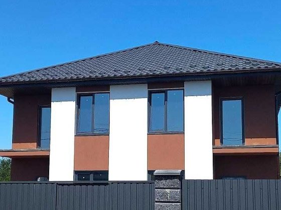 Продам дуплекс з Газом 128м² в центрі  с. Гатне, 2.8сотки. Власник Гатное