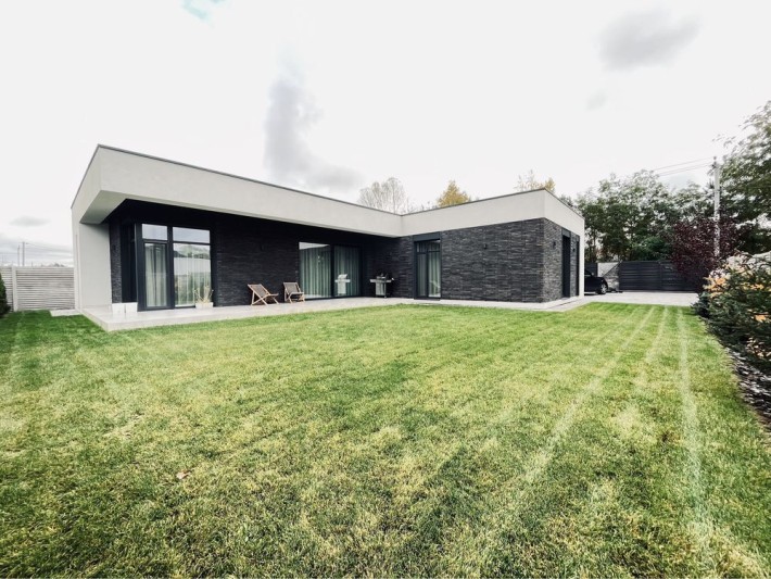 Продам одноповерховий цегляний будинок 135 м², 6 соток, вул. Кринична - фото 1