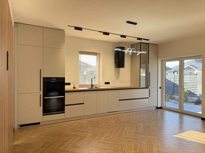 Будинок, дизайнерський ремонт, з газом - фото 1