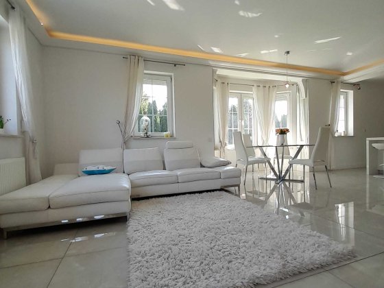 Без комісії, 225м², три кімнати, басейн, автонавіс, генератор, 24кВт