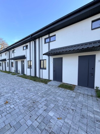 Продам Чудовий Таун з Наповенням. Розвинена Локація. Оформлення 2% - фото 1