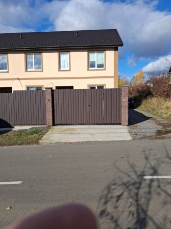 Таунхаус з ремонтом площею 160 ка.м  у с. Святопетріаське..Продаж у сп - фото 1