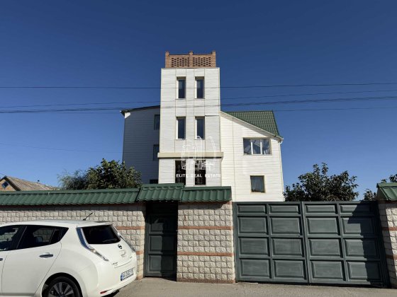 Без %  Гатное, Крюковщина, 1000м2. Фасад. Первая линия, возле школы