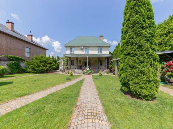 Продаж будинку з Ремонтом, меблями в Центрі Гатного. 16 соток Землі Гатное