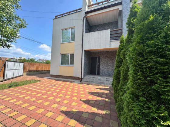 Продам будинок-дуплекс 2 поверховий Святопетрівське. Святопетровское