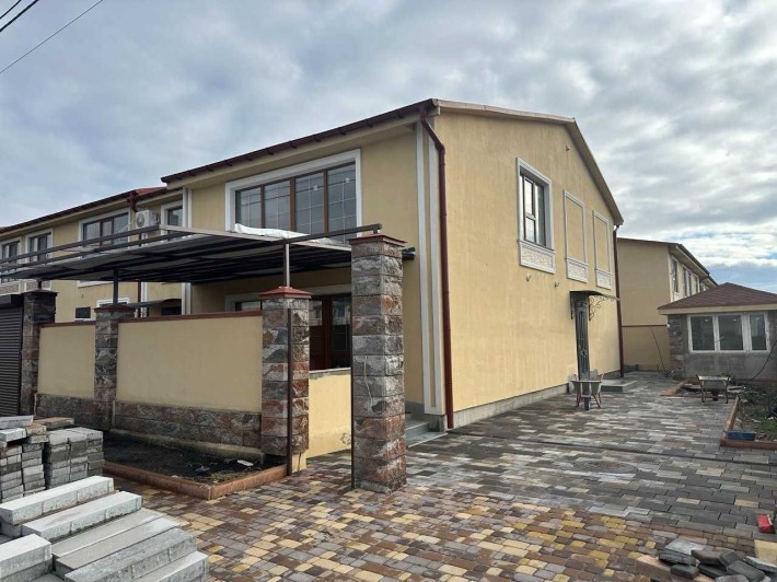 БЕЗ КОМІСІЇ
Кутовий таун з підвалом і мансардою! - фото 1