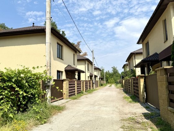 Продам житловий будинок з дизайнерським ремонтом в Білогородці Белогородка