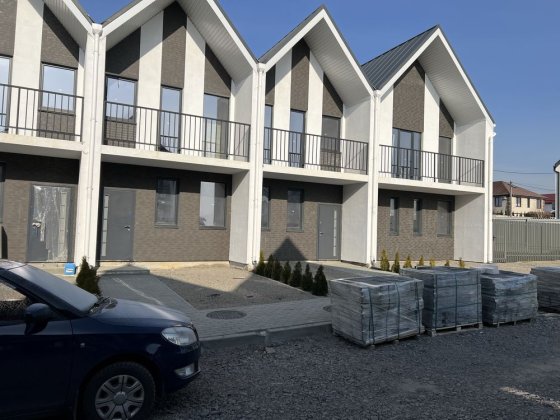 Є оселя таунхаус 72 м2 2 сотки землі з документами Святопетрівське Святопетровское