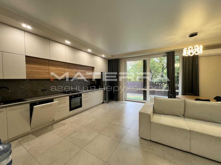 Гатне продаж таунхауса 180м2 з ремонтом і меблями бомбосховище - фото 1