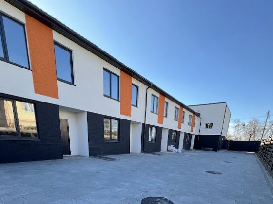 Просторий таунхаус з газом в зручній локації Ворзель