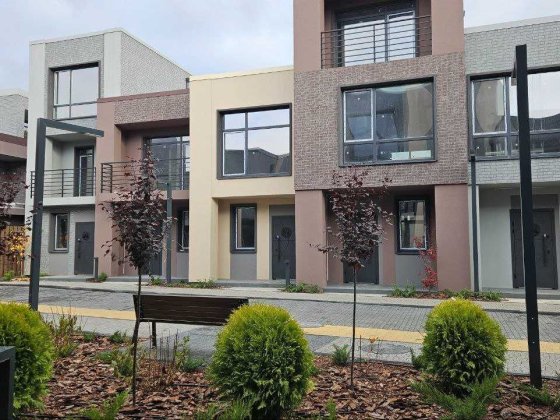 Таунхаус 102 кв.м. у Крюківщині. Власне паркомісце та дворик Крюковщина